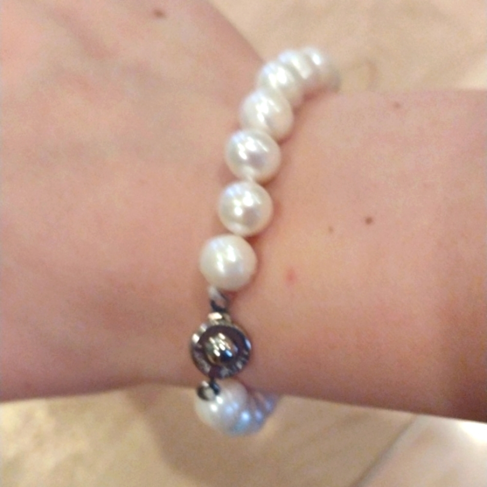 Pearl bracelet